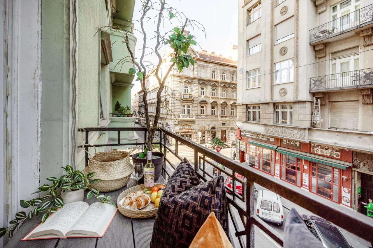 Chill On The Screened Balcony-Budapest Most Historic Landmarks Exterior foto